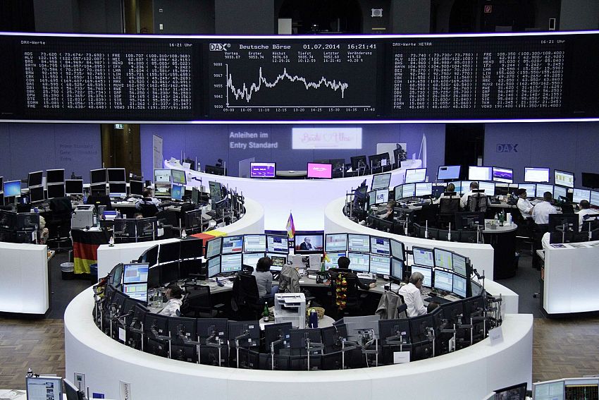 تراجع الأسهم الأوروبية مع ارتفاع عائدات السندات الحكومية