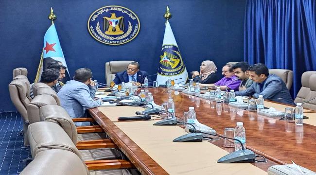 الدكتور الخُبجي يشيد بالجهود الميدانية لفريق التواصل بحضرموت الساحل