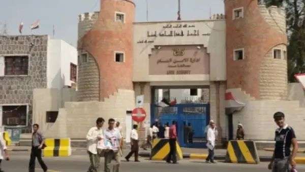عدن .. مصدر أمني بشرطة المعلا يوضح حقيقة القبض على عدد من المتهمين بسبب قضايا غير أخلاقية