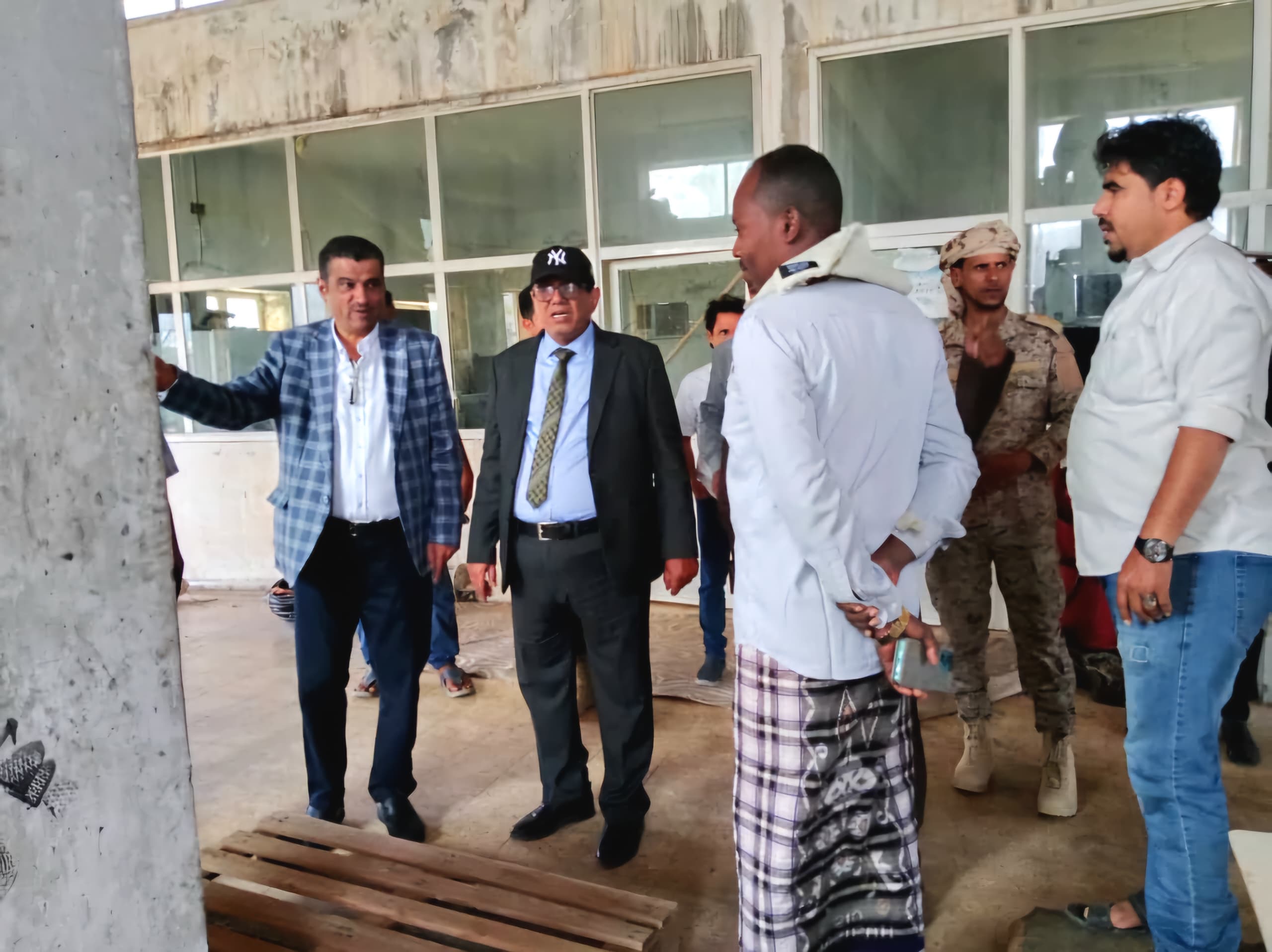 رئيس هيئة الطيران يطلع على جاهزية مطار سقطرى الدولي ويثمن جهود إدارتها