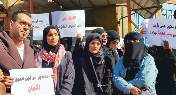 مطالبات شعبية في تعز للمطالبة بسرعة القبض على قاتل الشرعبي