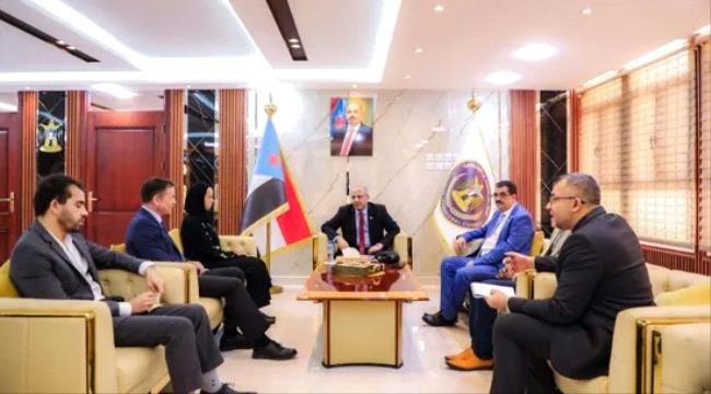 الكثيري يدعو الصليب الأحمر لدعم المجتمعات المضيفة للنازحين