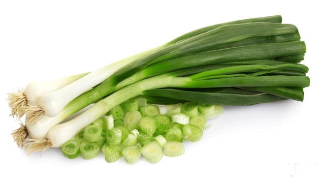 6 فوائد صحية للبصل الأخضر