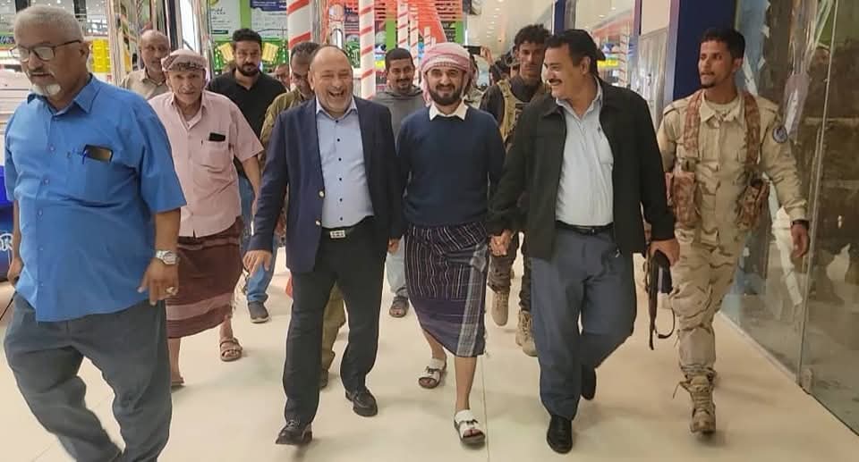عدن: \"الوالي\" و\"القباطي\" يطلعان على الترتيبات النهائية لإفتتاح الأسطورة مول بمديرية المنصورة