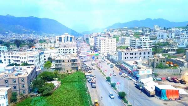 مليشيات الحوثي تسطو على منزل مواطن بإب