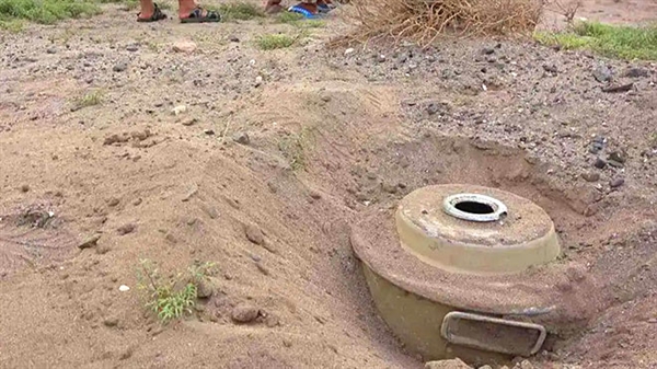 إصابة طفل ووالده بانفجار لغم بالحديدة