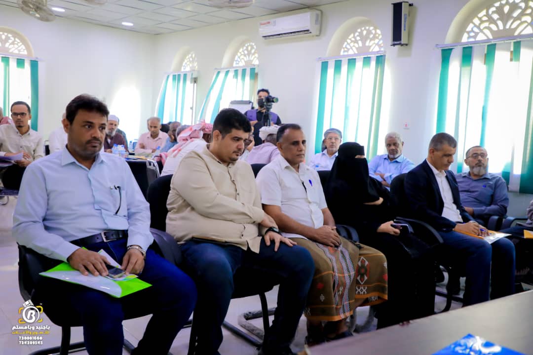 الوكيل بارزيق يدشن حلقة نقاشية بمكتب وزارة الزراعة والري بحضرموت
