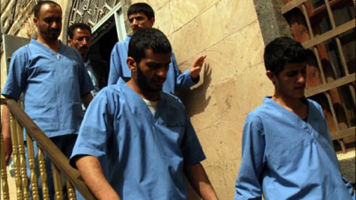 على خلفية انتقاده للحوثيين.. محاكمة ناشط حقوقي في إب