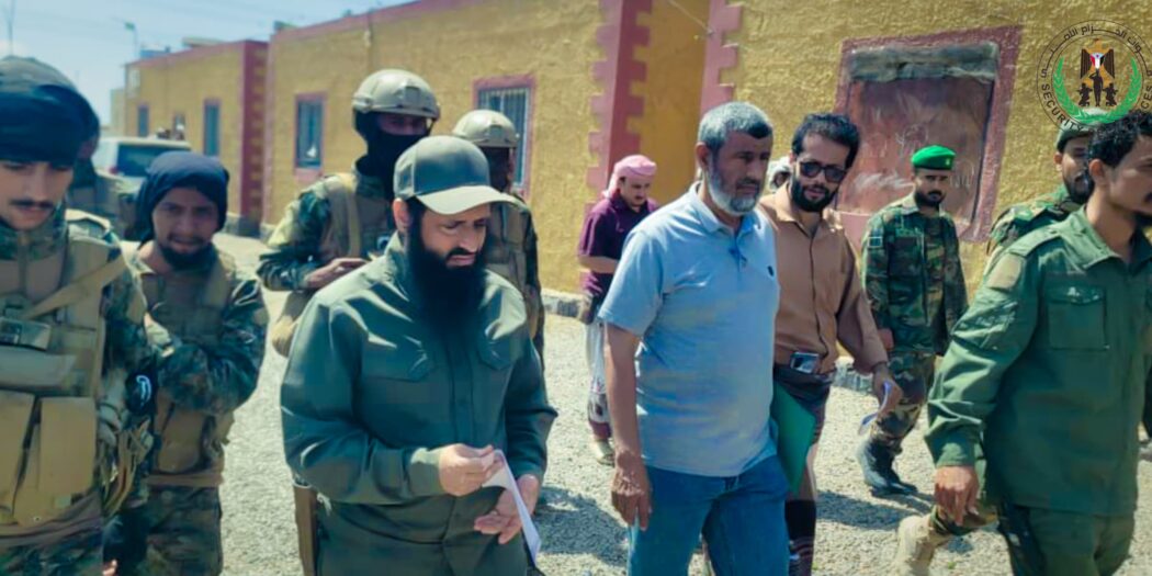 العميد الوالي يتفقد ادارة الاشغال العسكرية للحزام الأمني ويشيد بجهود الكوادر الفنية
