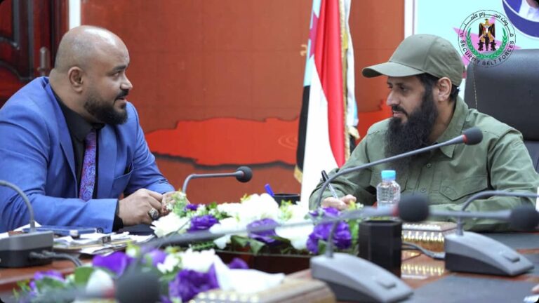 وكيل نيابة الأمن والبحث يتفقد مقر التوقيف والحجز في القيادة العامة لقوات الحزام الأمني