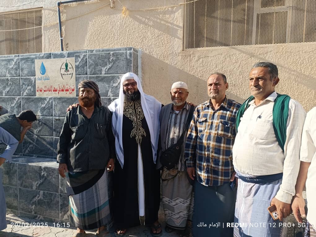 تدشين مشروع سقيا الماء في مسجد الإمام مالك بعدن