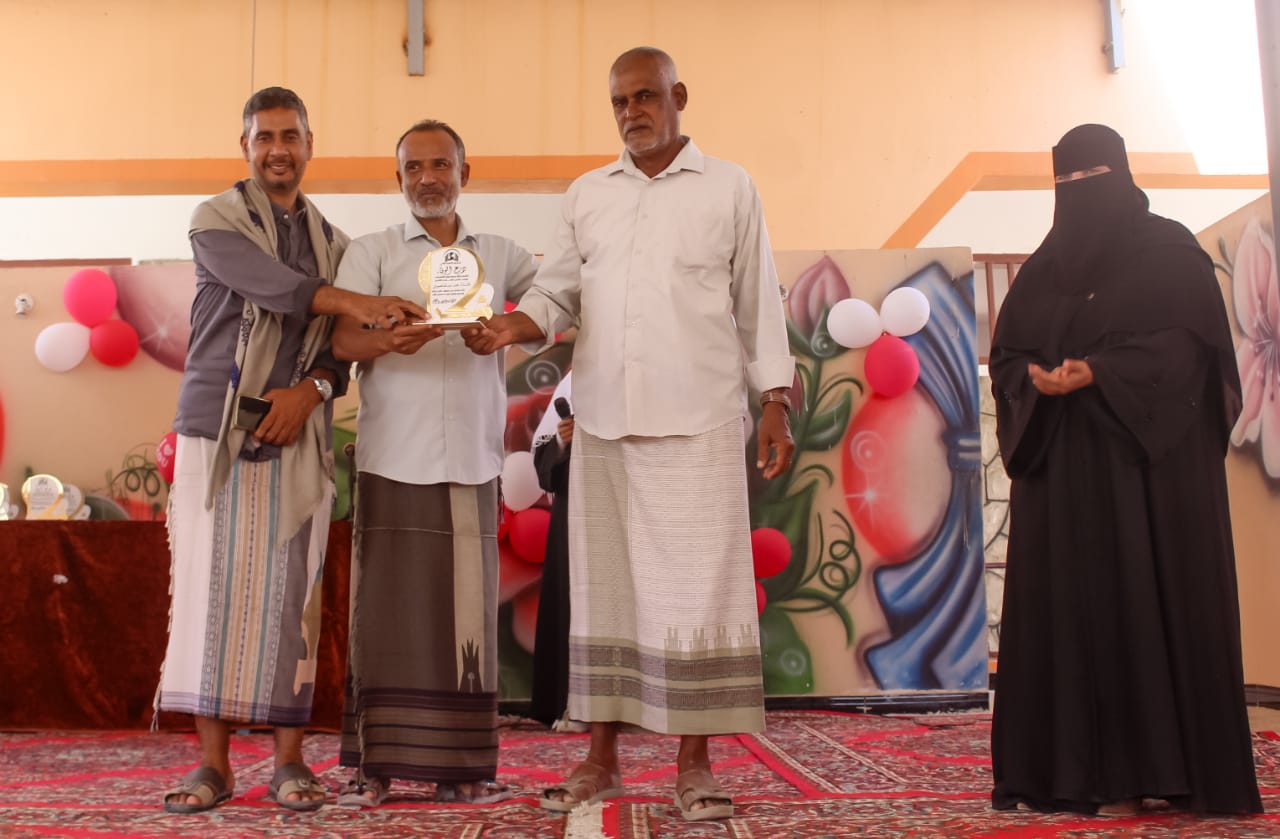 مدير عام بروم ميفع يحضر فعاليات الحفل التكريمي لأوائل الطالبات بمجمع بروم التعليمي