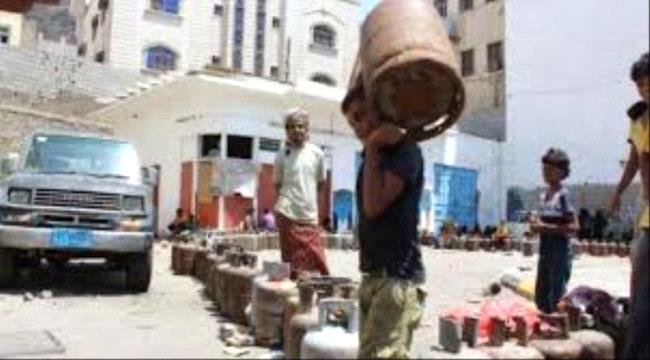تفاقم معاناة اهالي عدن جراء انعدام الغاز المنزلي