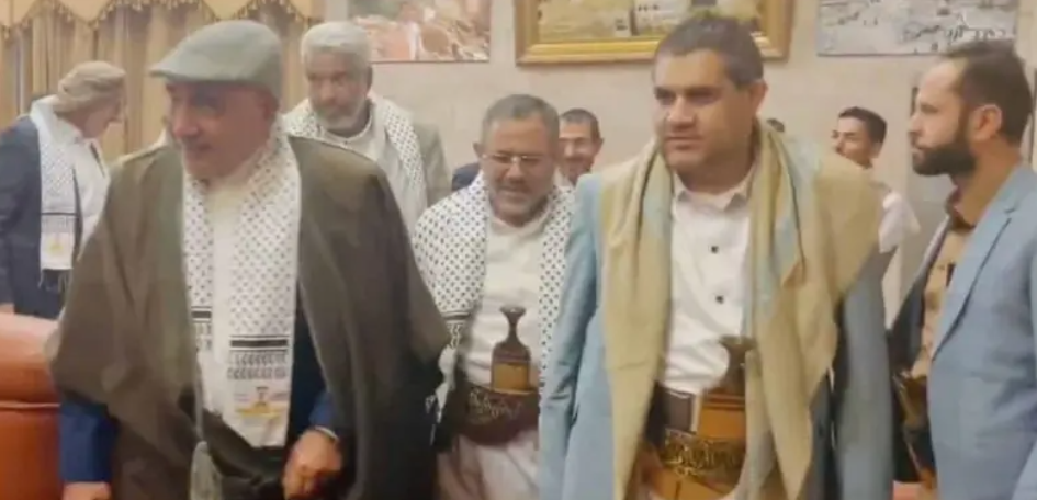 زيارة غامضة.. رئيس وزراء عراقي سابق يلتقي بالحوثيين في صنعاء