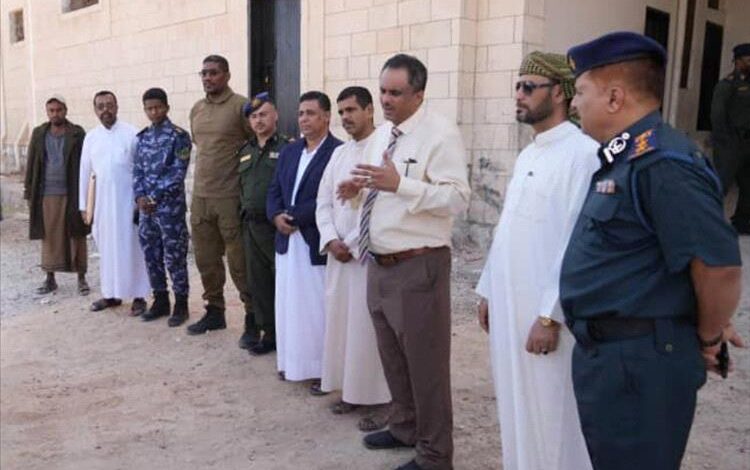 المهرة.. نيابة الاستئناف تفرج عن 22 سجيناً تنفيذاً لتوجيهات النائب العام