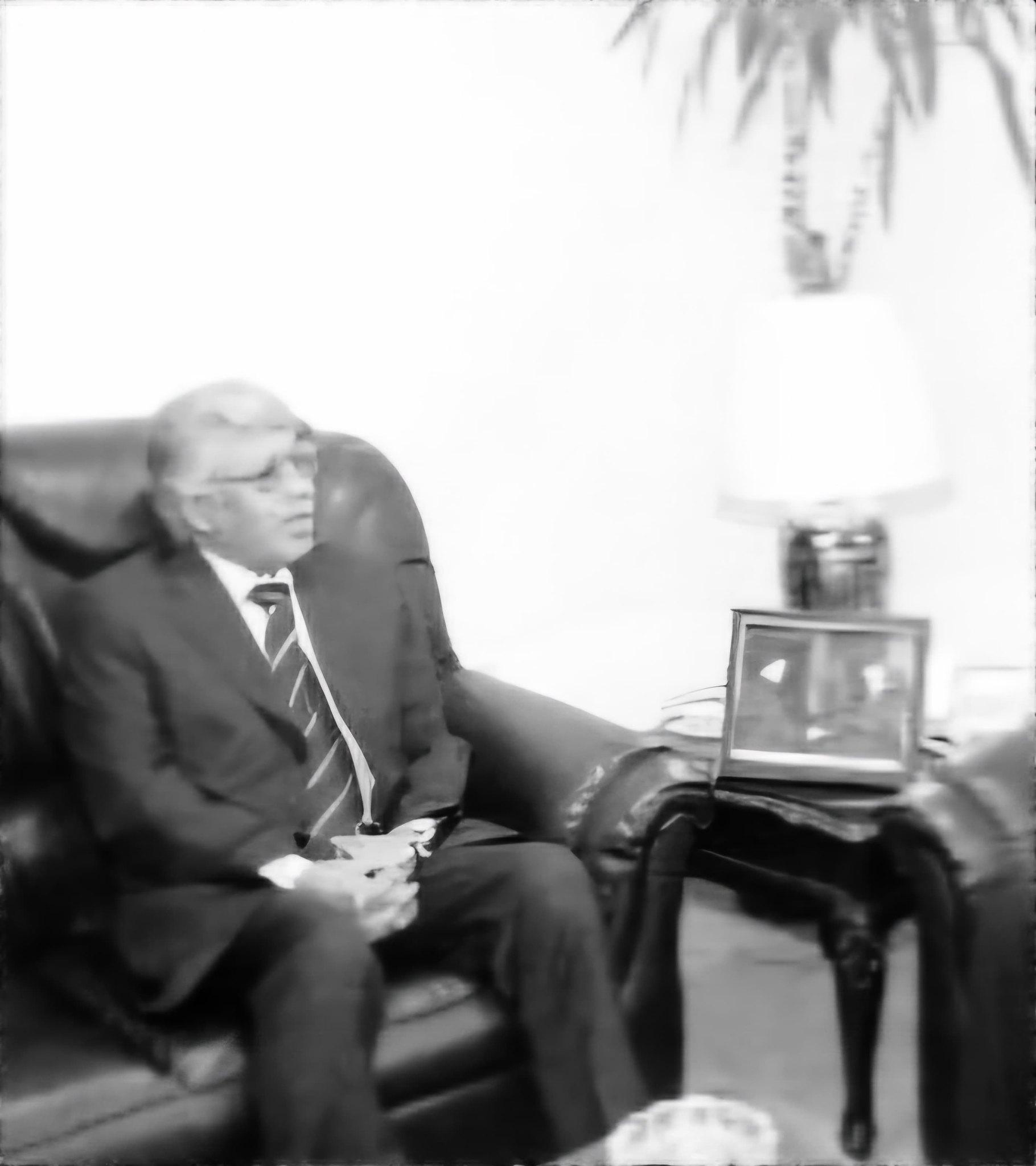 وفاة دبلوماسي يمني بارز
