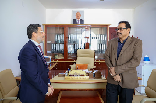 رئيس الوزراء يطلع على أداء المؤسسة اليمنية للنفط والغاز ويشدد على دورها المحوري في هذه المرحلة