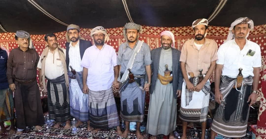 رئيس حلف قبائل حضرموت يستقبل وفدًا من مشايخ و وجهاء أبين
