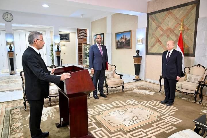 الحجري يؤدي اليمين الدستورية سفيراً لليمن لدى واشنطن قبل الإعلان عن صدور قرار تعيينه