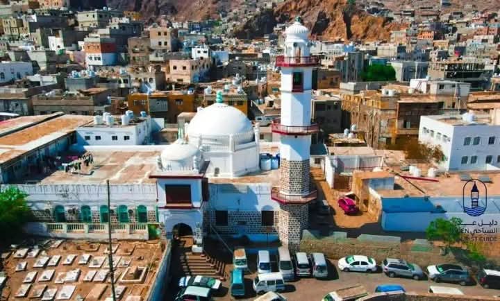 خطب الجمعة في مساجد عدن.. مناصرة الأقصى في مواجهة الاحتلال قضية المسلمين الأول