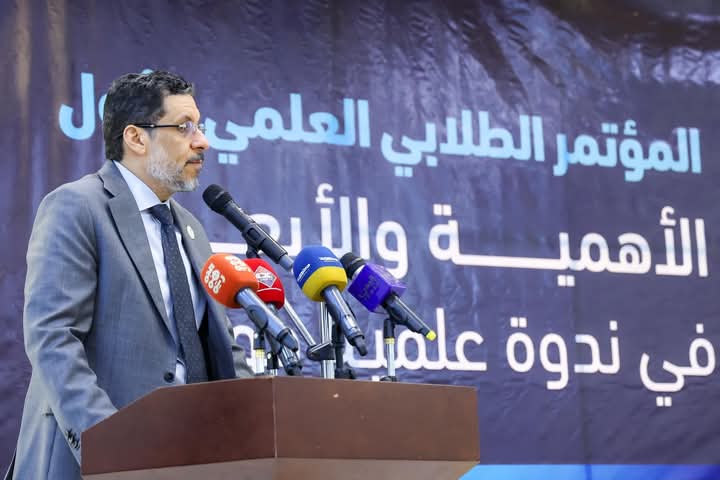 رئيس الوزراء يؤكد أهمية ربط الكفاءات اليمنية المهاجرة بوطنها الأم وتمكينها من الإسهام في البناء والتنمية
