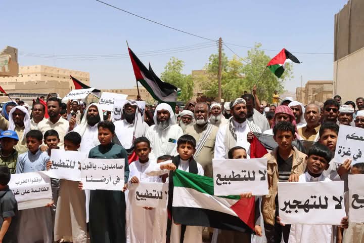تريم وقفه تضامنية عقب صلاة الجمعة تنديد بجرائم الجيش الاسرائيلي في قطاع غزة