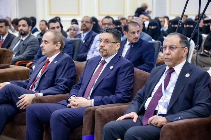رئيس الوزراء يحضر افتتاح المؤتمر الطلابي العلمي الأول ويؤكد على تشجيع البحث العلمي