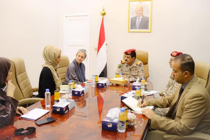 وزير الدفاع يلتقي السفيرة الهولندية في العاصمة المؤقتة عدن
