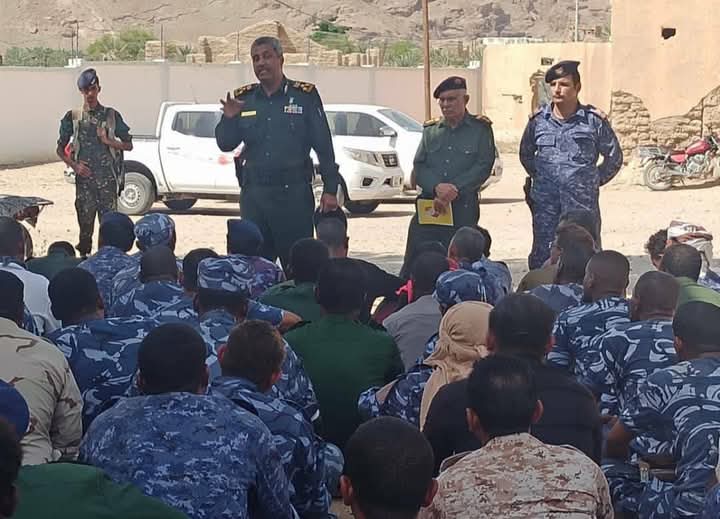النائب الأول لمدير أمن وشرطة ساحل حضرموت يتفقد جاهزية أمن مديرية حجر