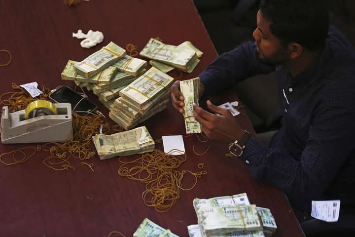 بدء صرف معاشات مايو للمتقاعدين المدنيين غدًا عبر بنكي البسيري والكريمي
