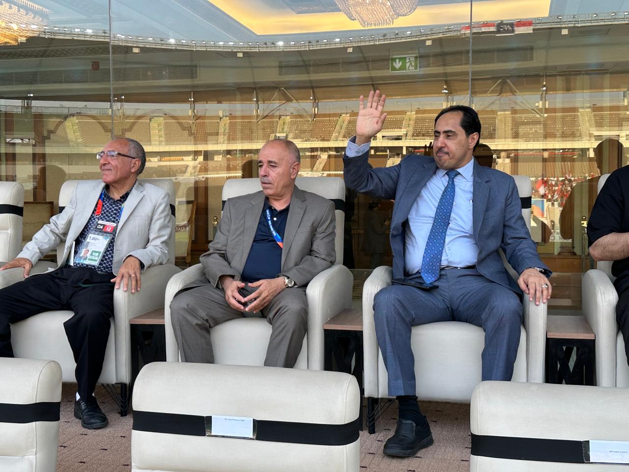 الوزير البكري يؤازر منتخبنا للناشئين من مدرجات عبدالله الفيصل بجده
