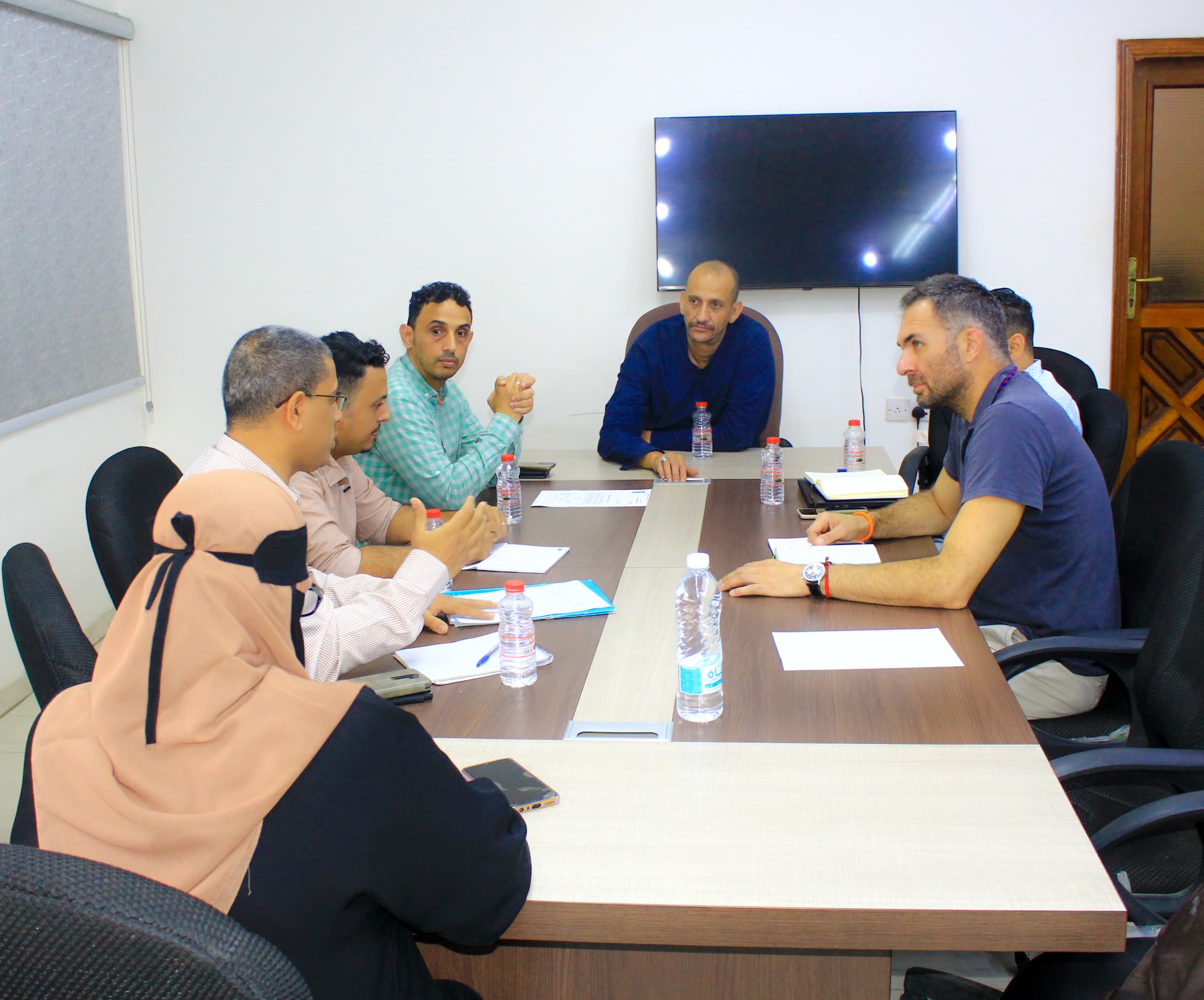 مدير مؤسسة المياه بعدن يبحث مع فريق أممي تحسين خدمات الصرف الصحي