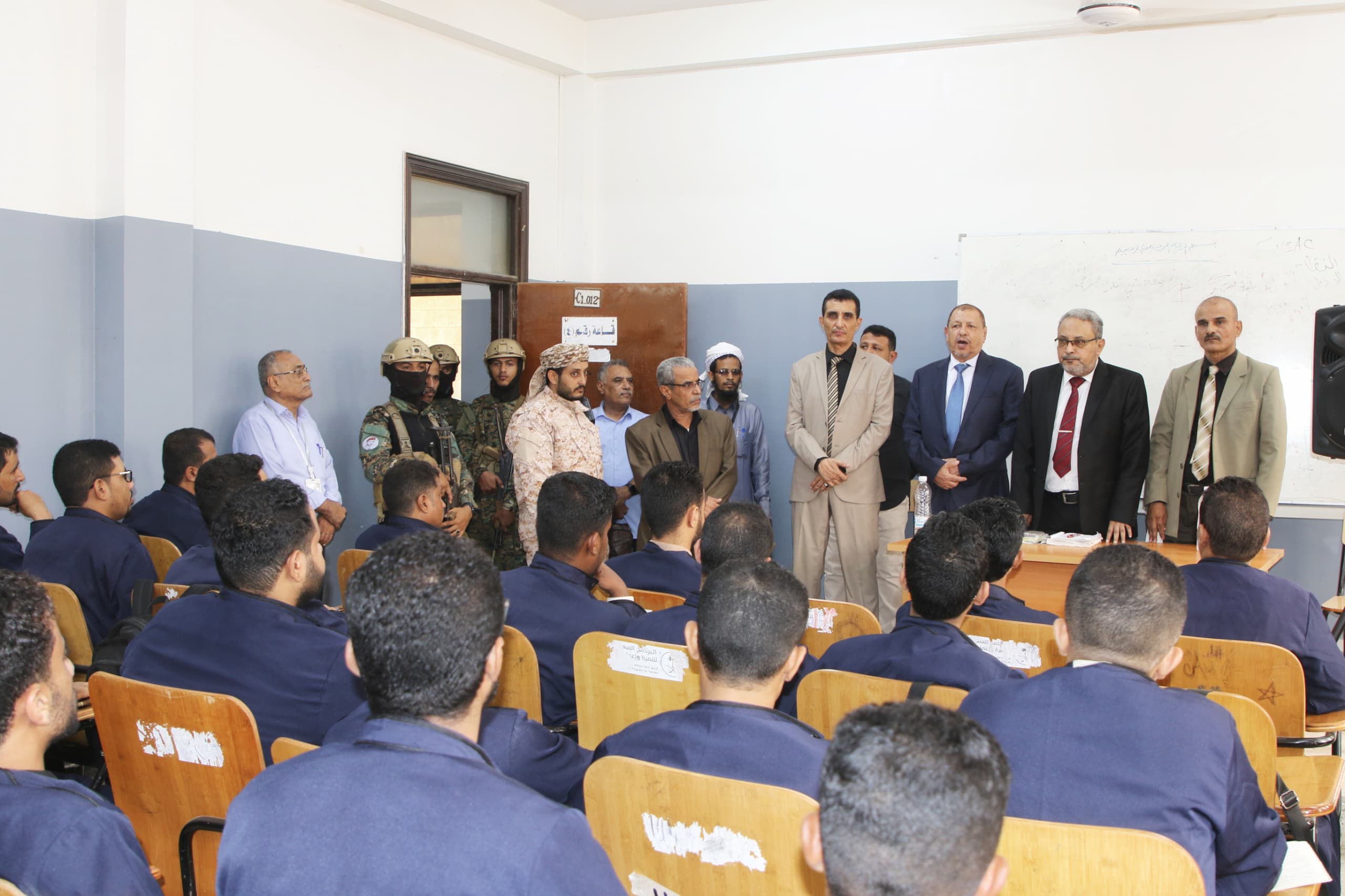 رئيس مجلس القضاء الأعلى يدشّن العام الدراسي الجديد في المعهد العالي للقضاء بعدن