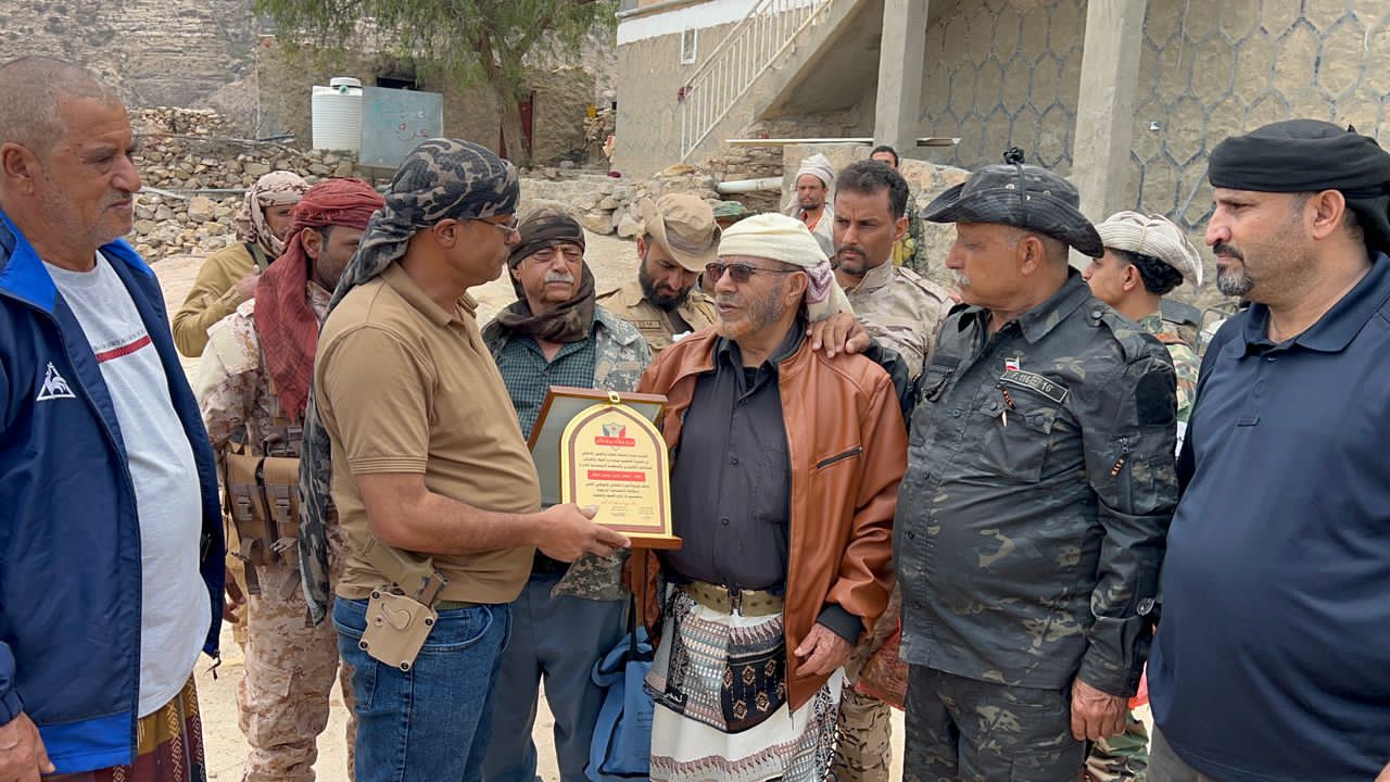 قيادات أمنية ومحلية واجتماعية تكرّم اللواء مطهر الحكم وفاءً لعطائه الوطني