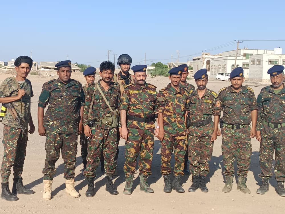 مدير أمن أبين يزور معسكر القوات الخاصة ويشيد بجهود قائده العميد العوبان في تعزيز الانضباط والاستعداد القتالي