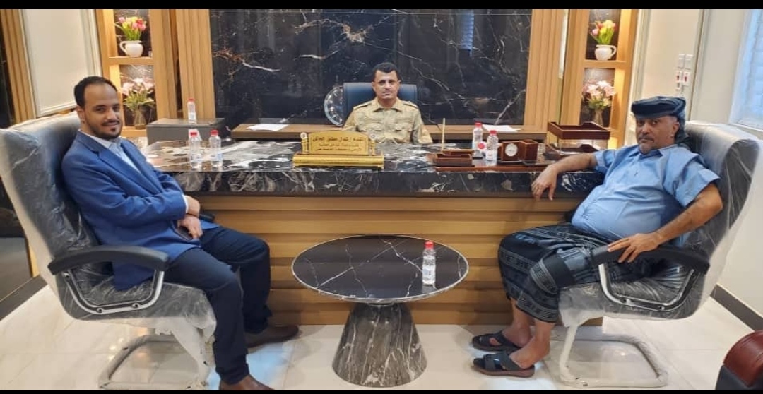 قائد لواء الشرطة العسكرية وقائد اللواء الأول مشاة يزوران مكتب وحدة حماية الأراضي