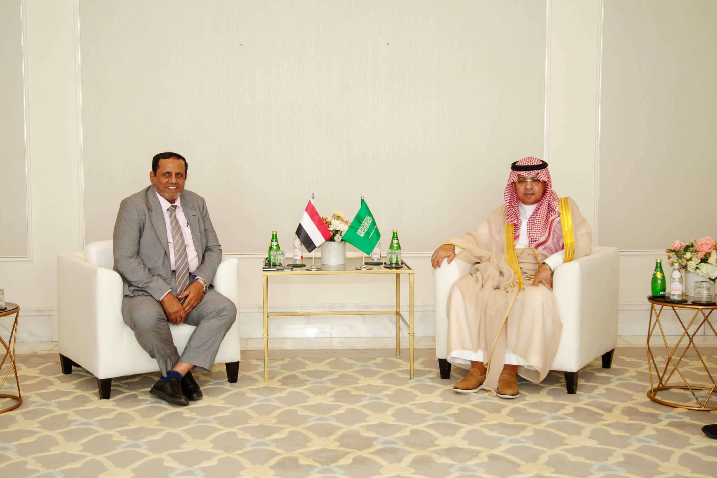 رئيس هيئة الطيران يبحث مع نظيره السعودي تعزيز التعاون بمجال الطيران المدني