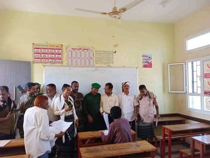 مدير عام المسيمير يدشن امتحانات الثانوية العامة في مدارس المديرية