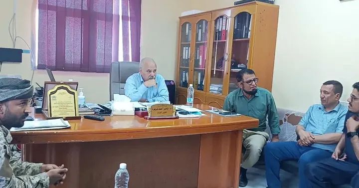 مدير عام الصحة بعدن يطلع على أوضاع مستشفى 22 مايو الجراحي ويناقش تطوير خدماتها