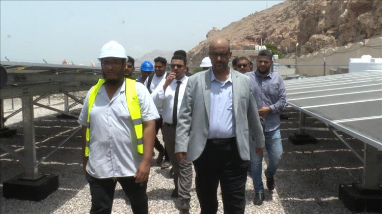 تدشين مشروع للطاقة الشمسية بمركز الإنزال السمكي في المكلا