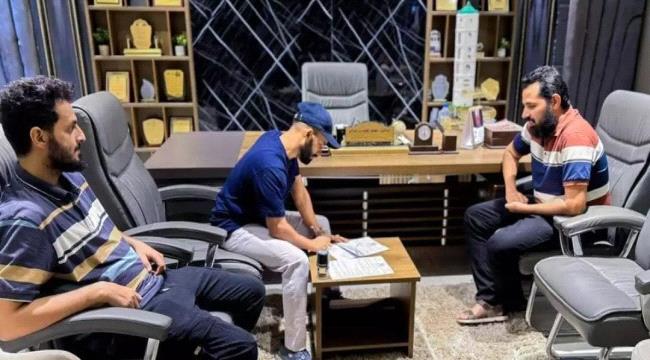 السلطة المحلية بصيرة توقّع عقدين لتنفيذ مشروعين خدميين في المديرية