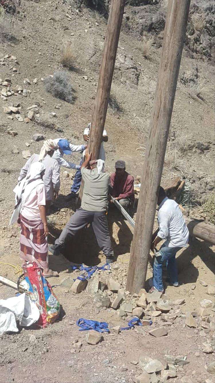 مدير عام الشعيب يوجّه بإعادة خطوط التيار الكهربائي للمديرية