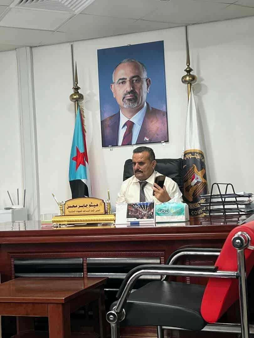 وزير النقل يصدر قرارات تكليف في مطار عدن الدولي والهيئة العامة للطيران المدني والأرصاد