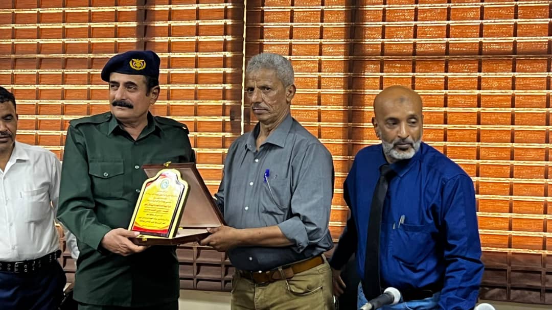 محافظ محافظة لحج يكرم عدد من النشطاء والمهتمين بالجانب البيئي