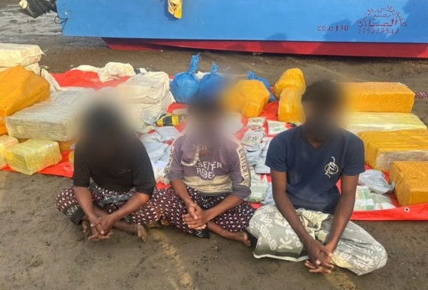 ضبط قارب محمل بنصف طن من الحشيش قبالة سواحل باب المندب