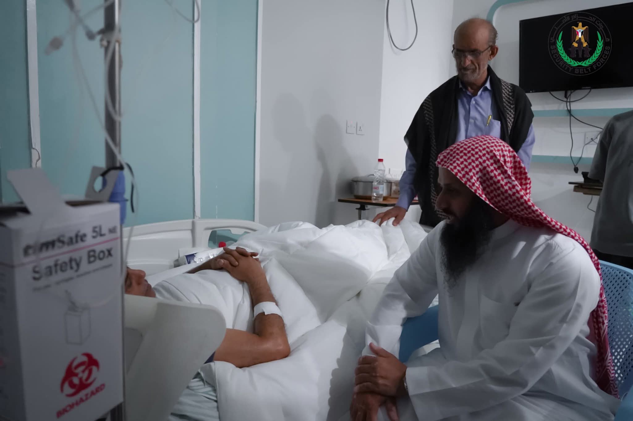 العميد الوالي يطمئن على صحة العميد وسيم العمري