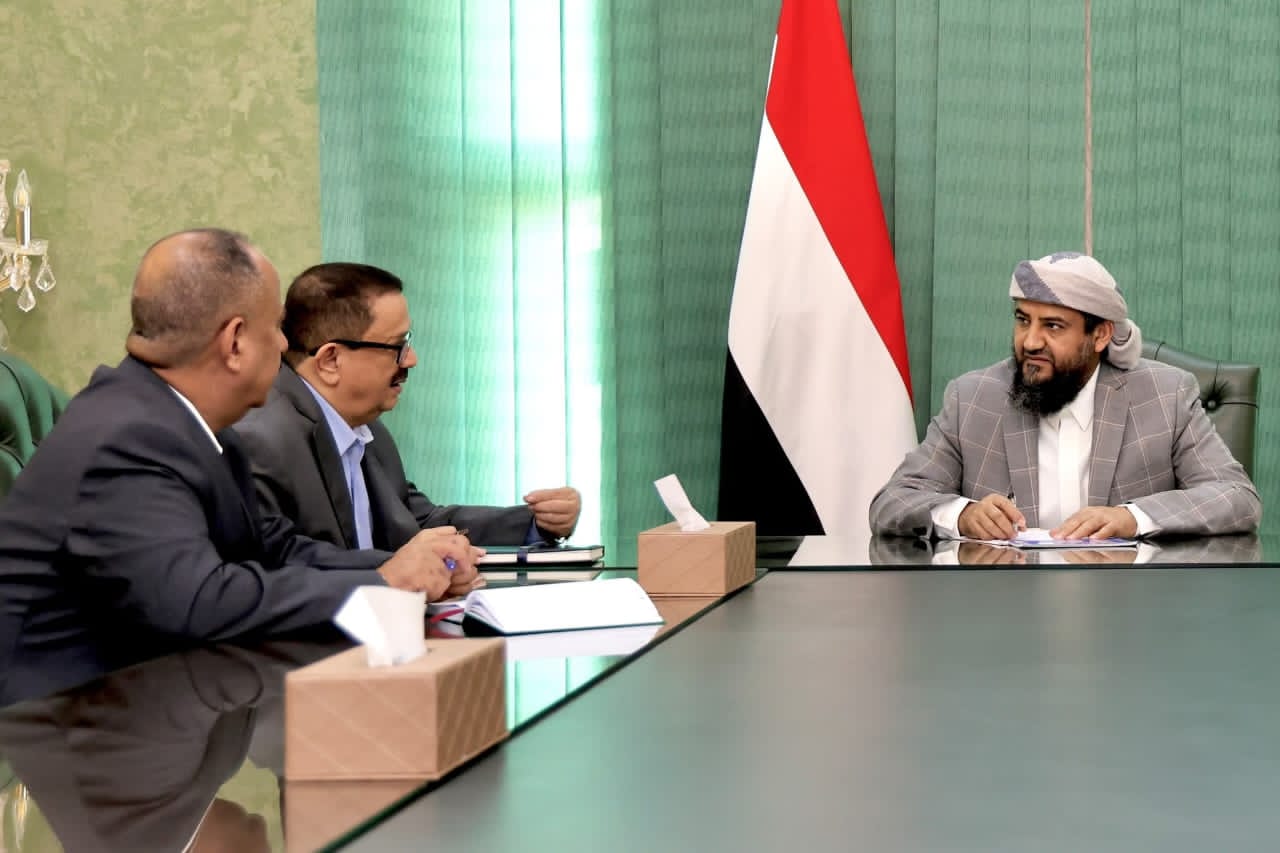 المحرّمي يطلع على أوضاع الخطوط الجوية اليمنية ويؤكد ضرورة النهوض بقطاع الطيران