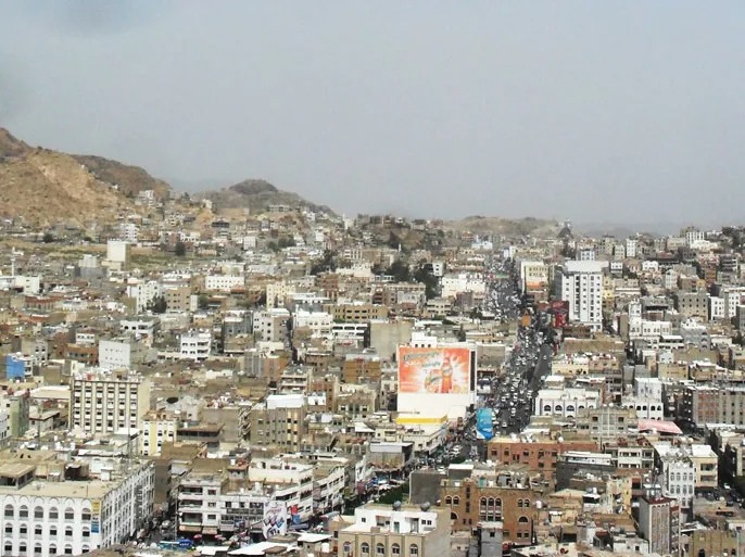 رصاصة عابثة تصيب طفلين أمام مدرسة في تعز