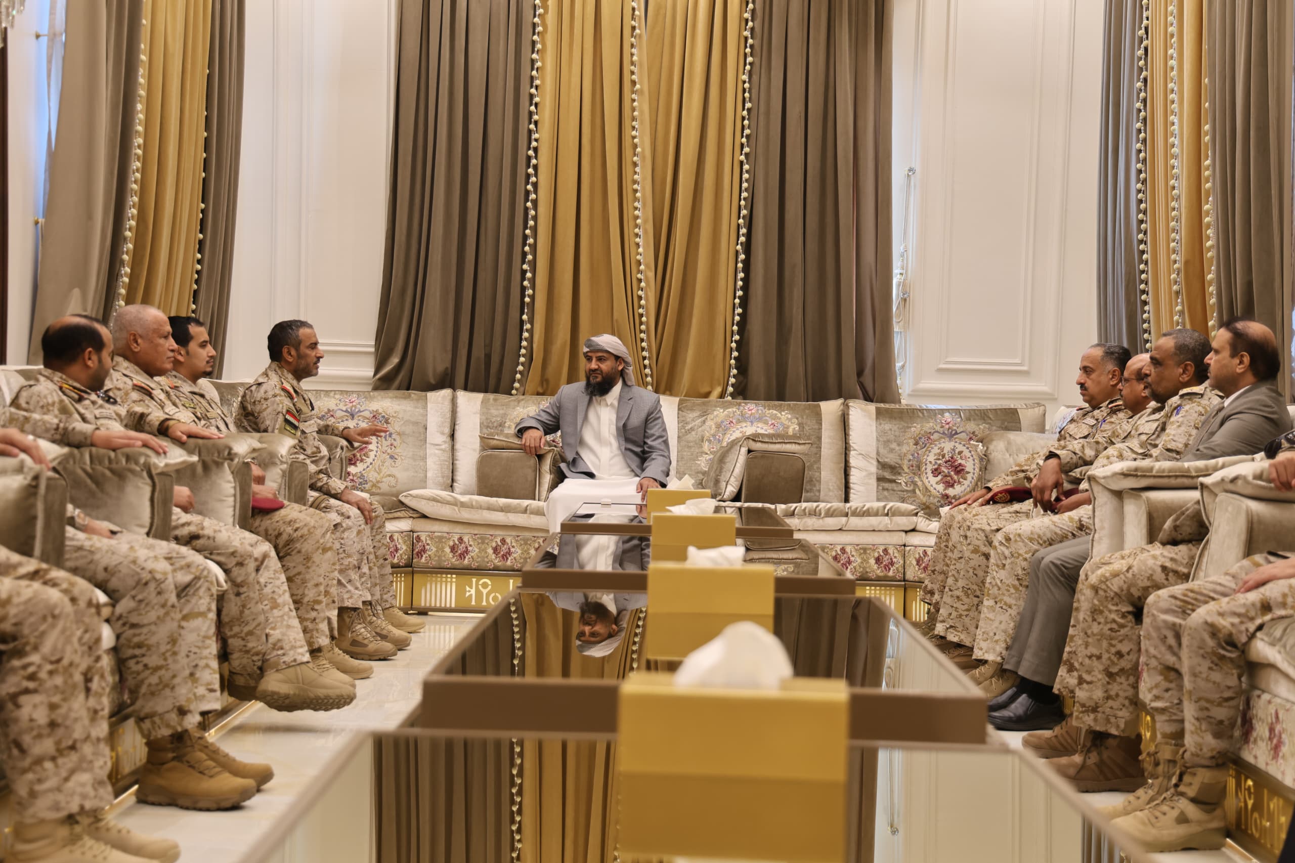 خلال ترأسه اجتماعا عسكريا..المحرّمي: سقوط الحوثي بات وشيكاً والجيش على أهبة الاستعداد
