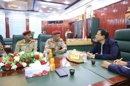 علي وبارجاش يبحثان تطورات الأوضاع الأمنية والعسكرية في المهرة